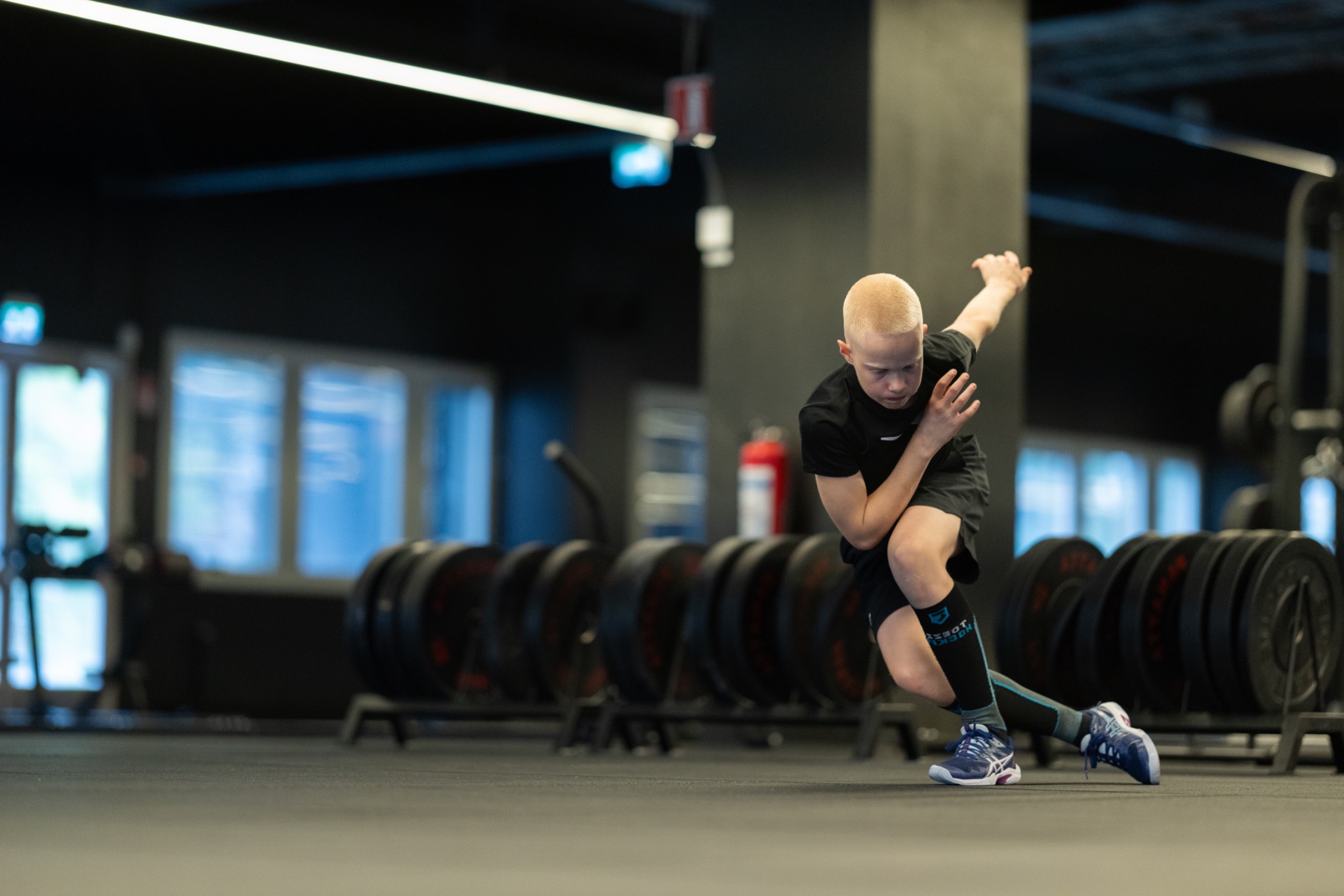 Athlete rehearsing an explosive start in the gym